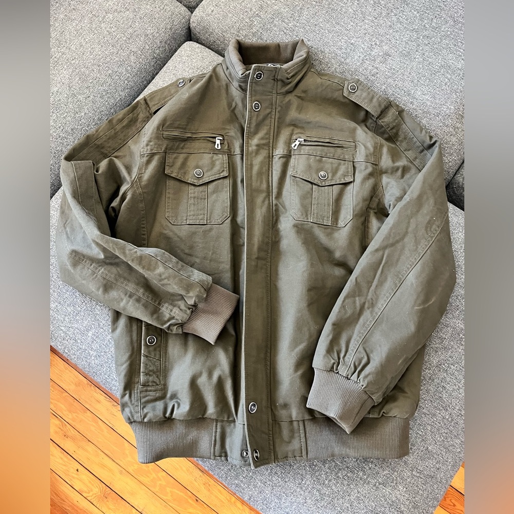 Jack & Jones Essentials zip through bomber jacket in khaki. For winter season.